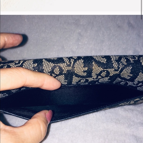 Dior Trotter Wallet placed On Chain price firm - Picture 8 of 11